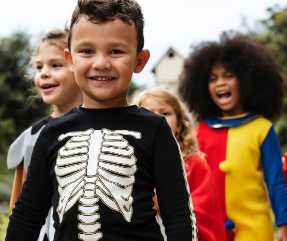 Kids in Halloween costumes out trick or treating